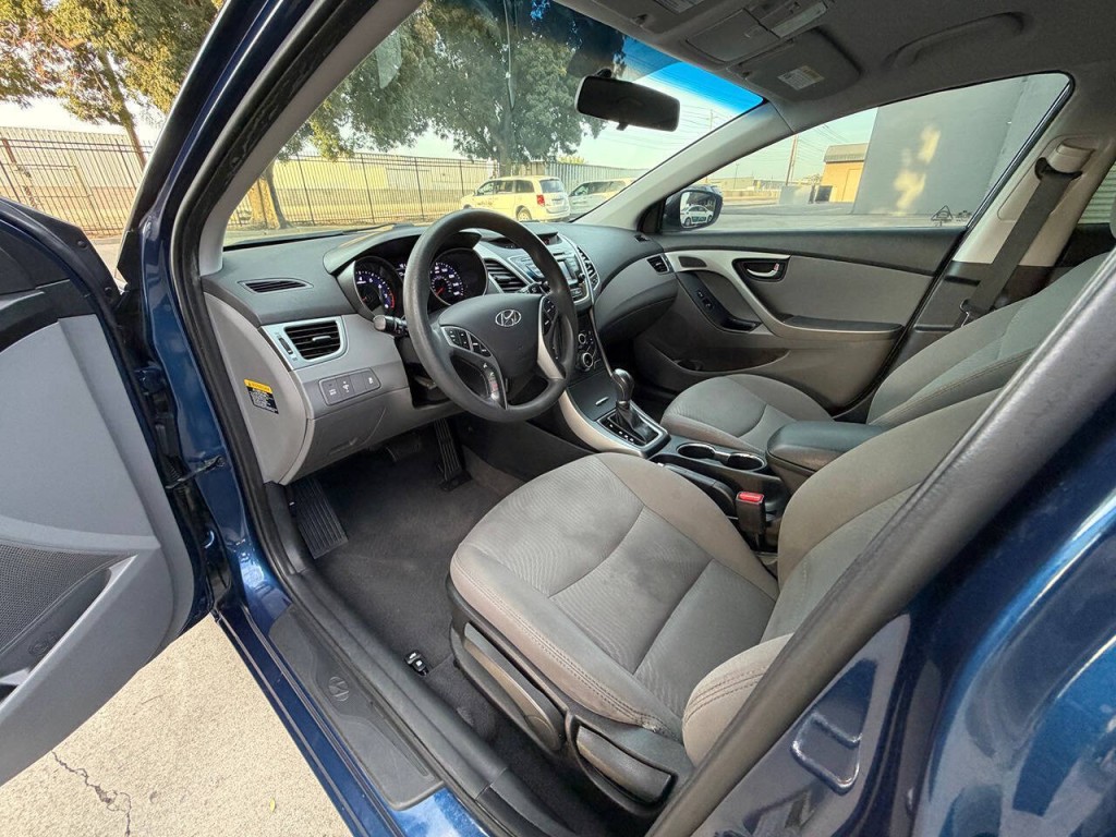 2015 Hyundai Elantra Image 29