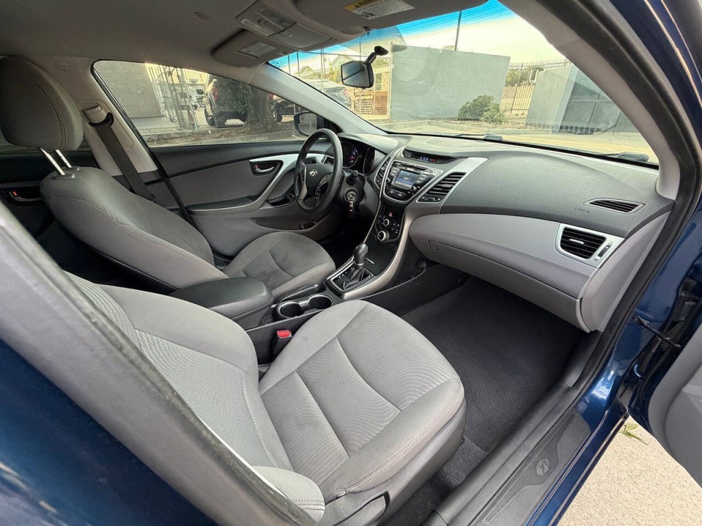 2015 Hyundai Elantra Image 30