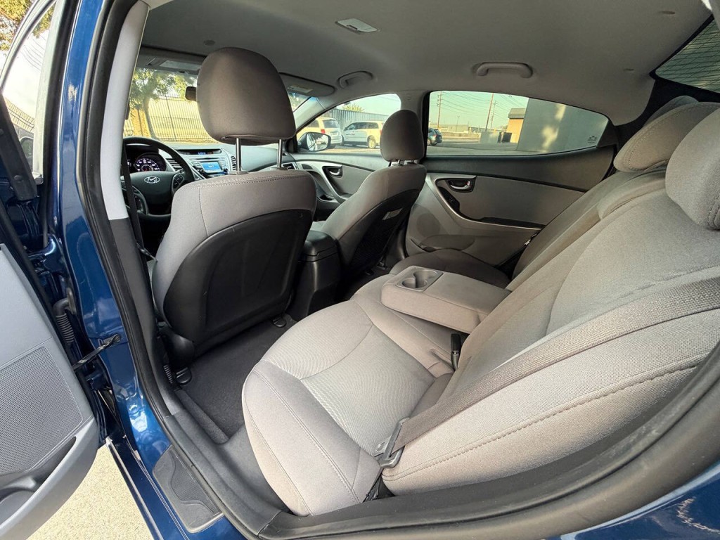 2015 Hyundai Elantra Image 31