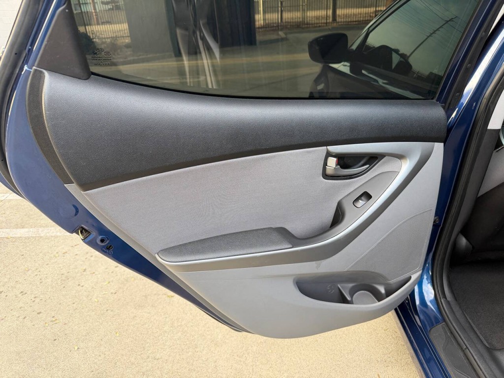 2015 Hyundai Elantra Image 36