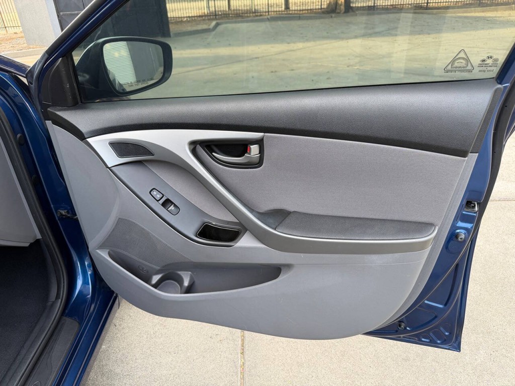 2015 Hyundai Elantra Image 38