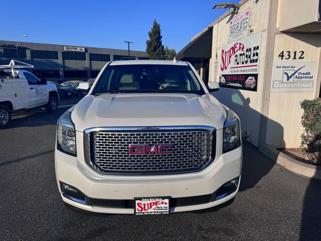 2017 GMC Yukon Image 3