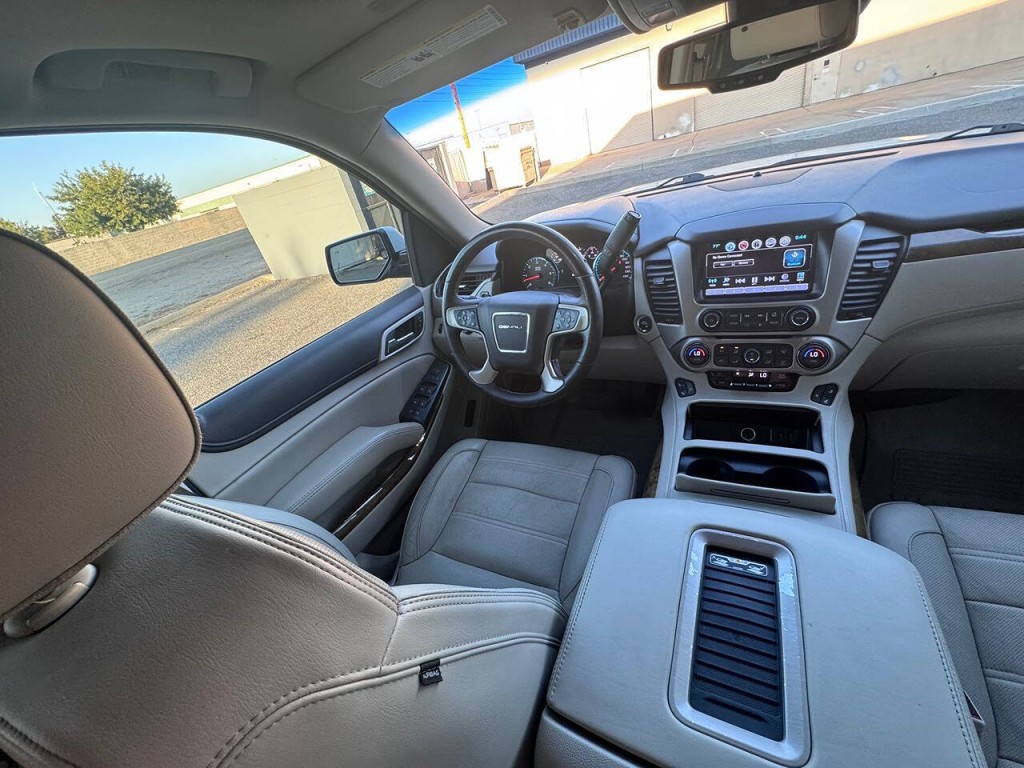 2017 GMC Yukon Image 17