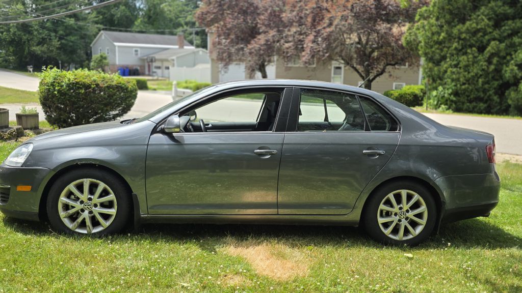 2010 Volkswagen Jetta Image 3