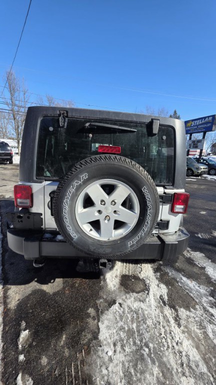 2011 Jeep Wrangler Image 3
