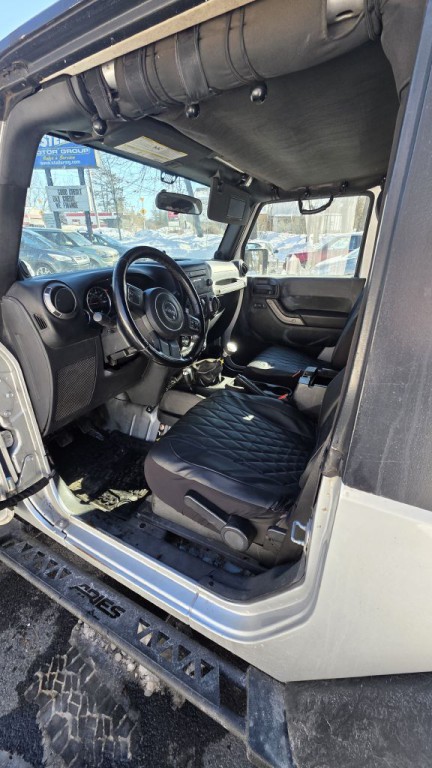 2011 Jeep Wrangler Image 9