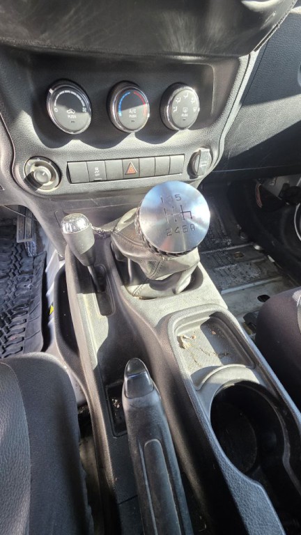 2011 Jeep Wrangler Image 11