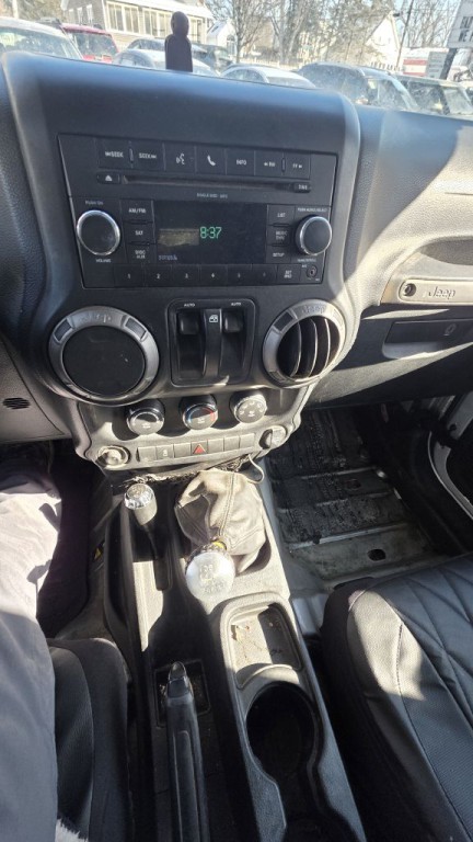 2011 Jeep Wrangler Image 14