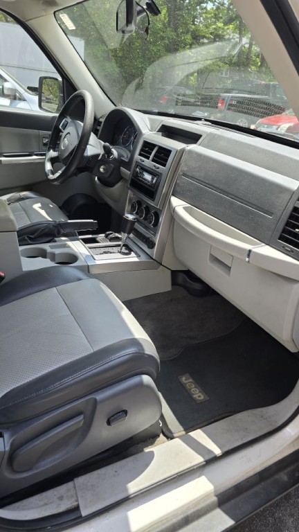 2008 Jeep Liberty Image 7
