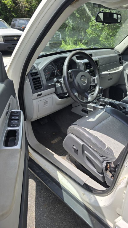 2008 Jeep Liberty Image 11