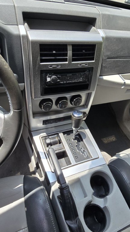 2008 Jeep Liberty Image 13
