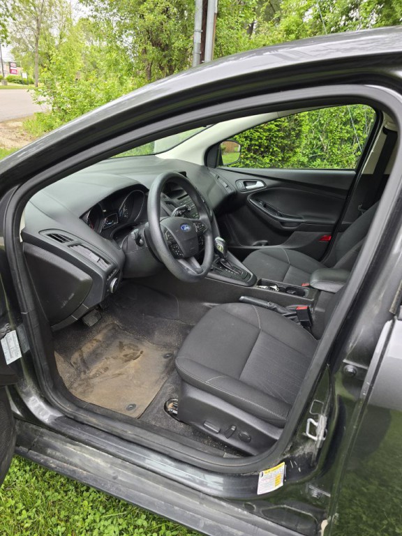2016 Ford Focus Image 9