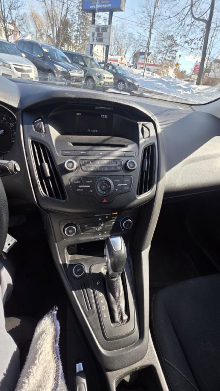 2016 Ford Focus Image 17