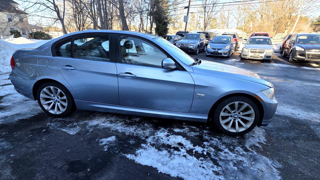 2011 BMW 3 Series Image 3