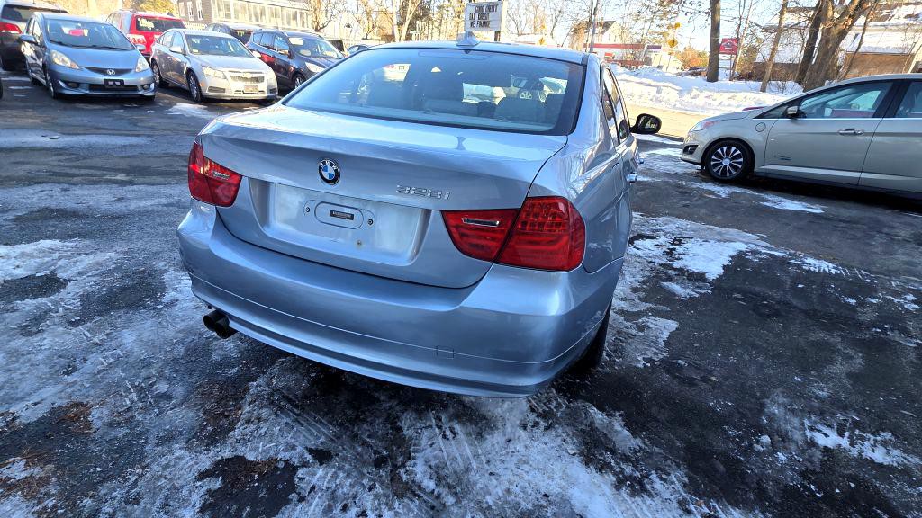 2011 BMW 3 Series Image 5
