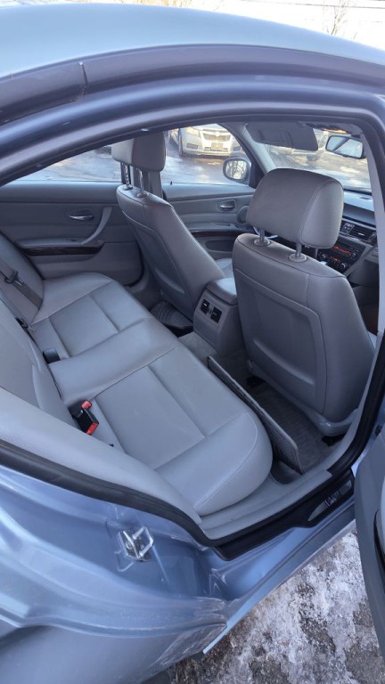 2011 BMW 3 Series Image 12