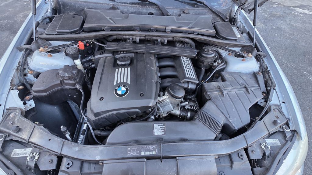 2011 BMW 3 Series Image 14