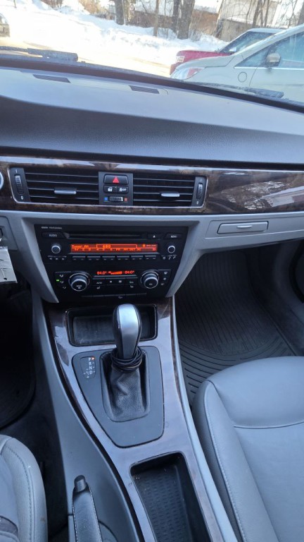 2011 BMW 3 Series Image 15