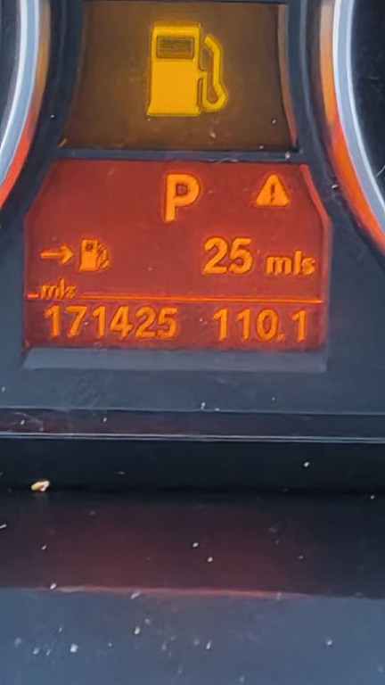 2011 BMW 3 Series Image 16