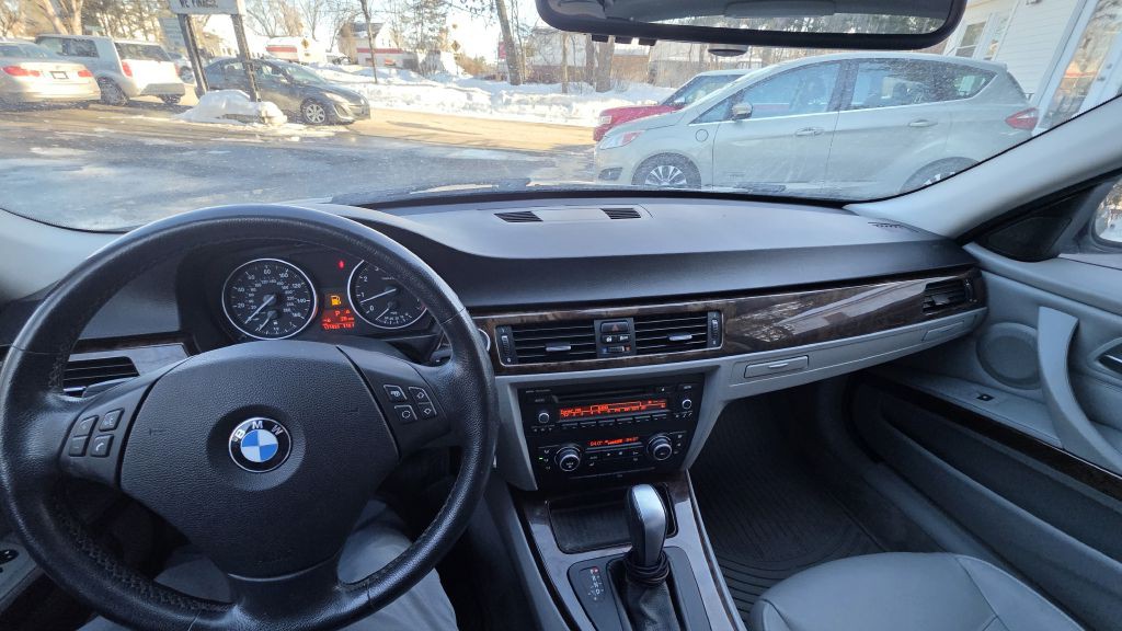 2011 BMW 3 Series Image 18