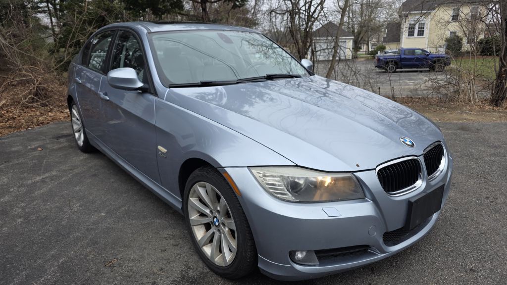 2011 BMW 3 Series Image 1
