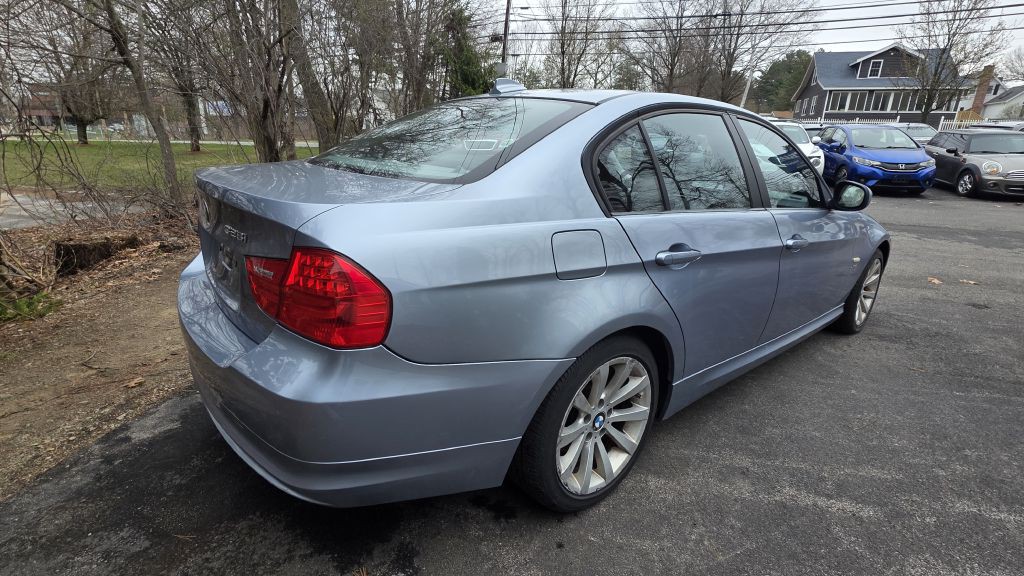 2011 BMW 3 Series Image 3