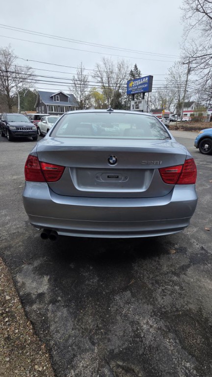 2011 BMW 3 Series Image 4