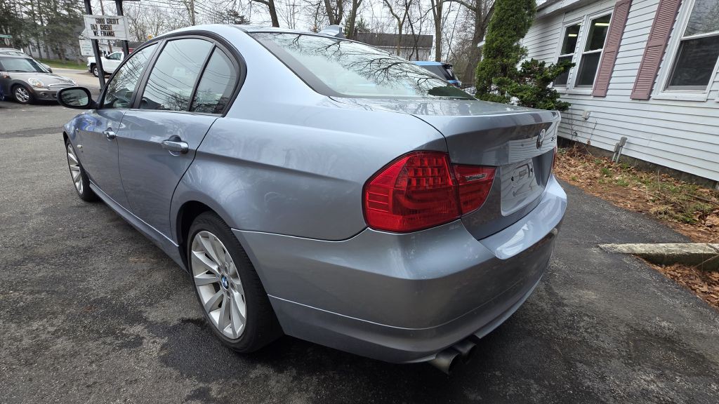 2011 BMW 3 Series Image 5