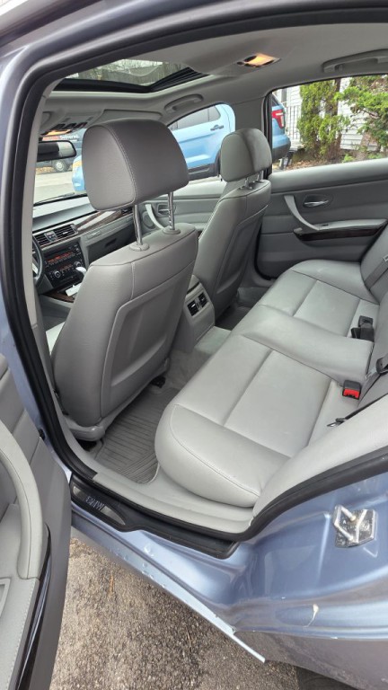 2011 BMW 3 Series Image 8