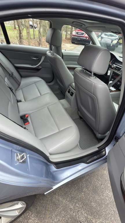 2011 BMW 3 Series Image 10