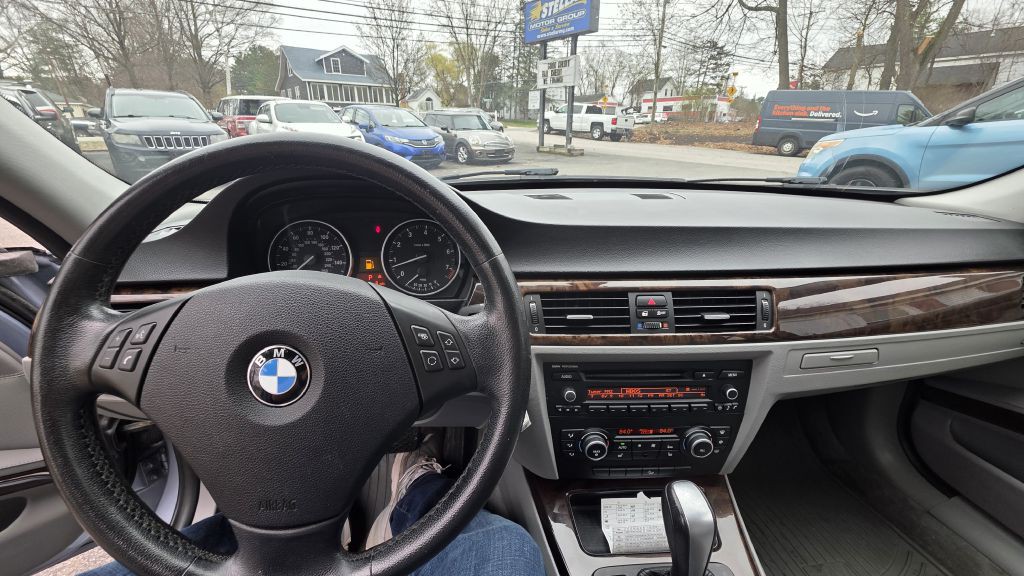 2011 BMW 3 Series Image 14