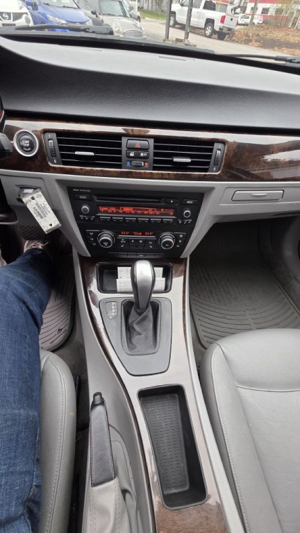 2011 BMW 3 Series Image 15