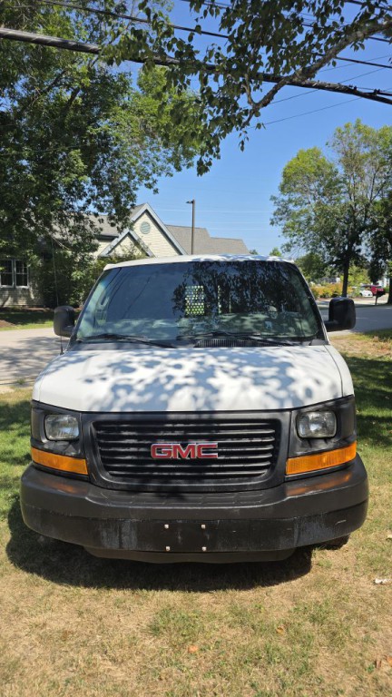 2016 GMC Savana Image 2