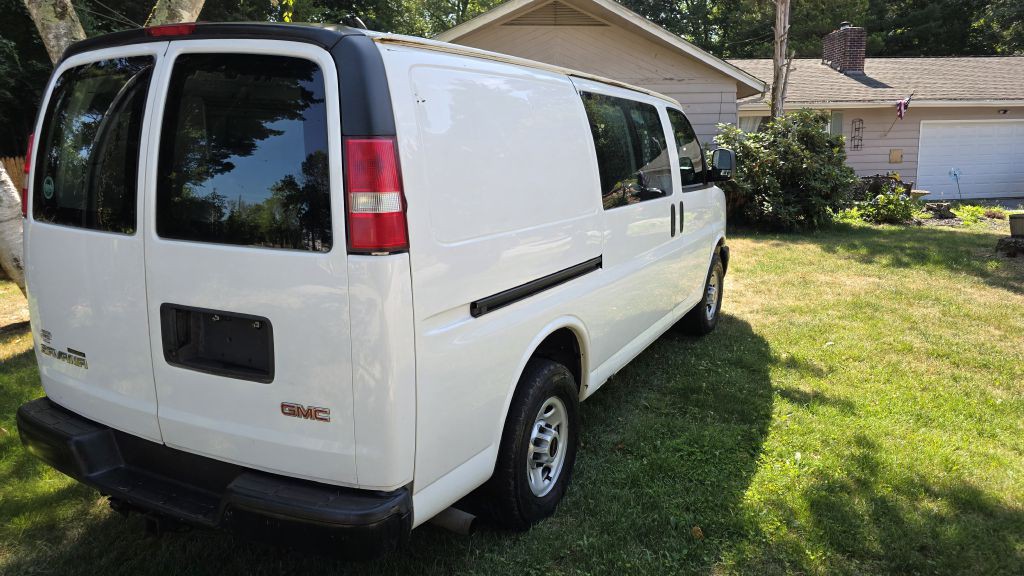 2016 GMC Savana Image 7