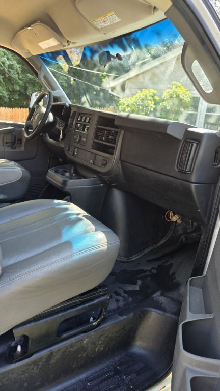 2016 GMC Savana Image 9