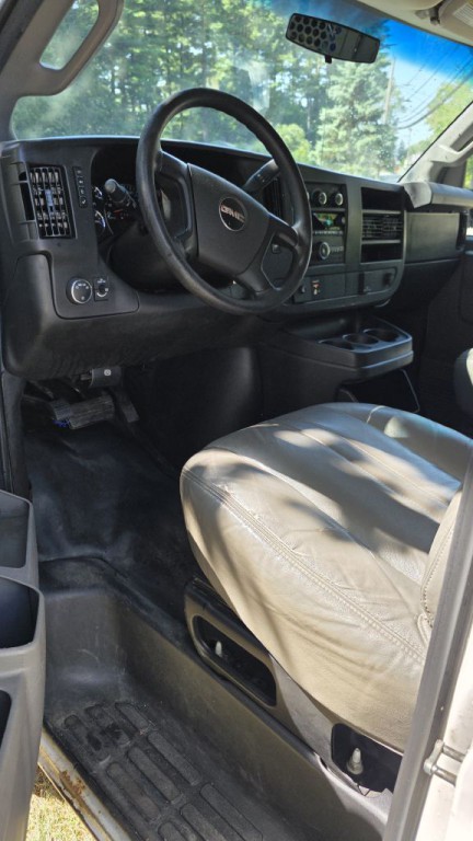 2016 GMC Savana Image 14