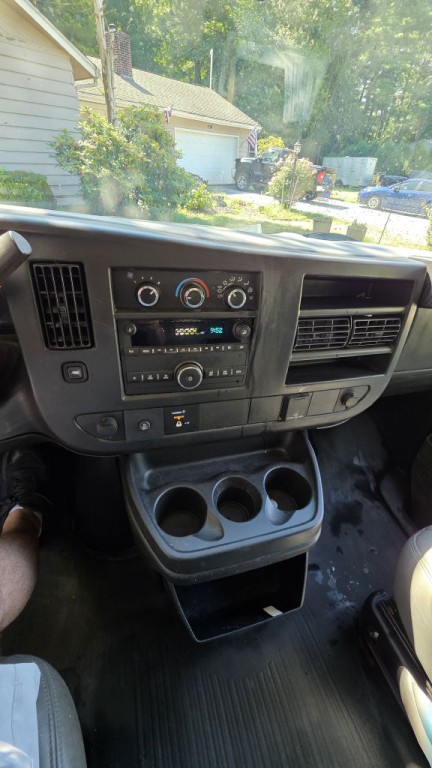 2016 GMC Savana Image 19