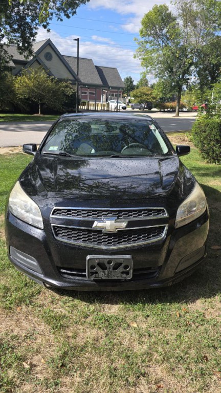 2013 Chevrolet Malibu Image 2
