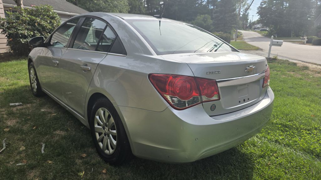2011 Chevrolet Cruze Image 3