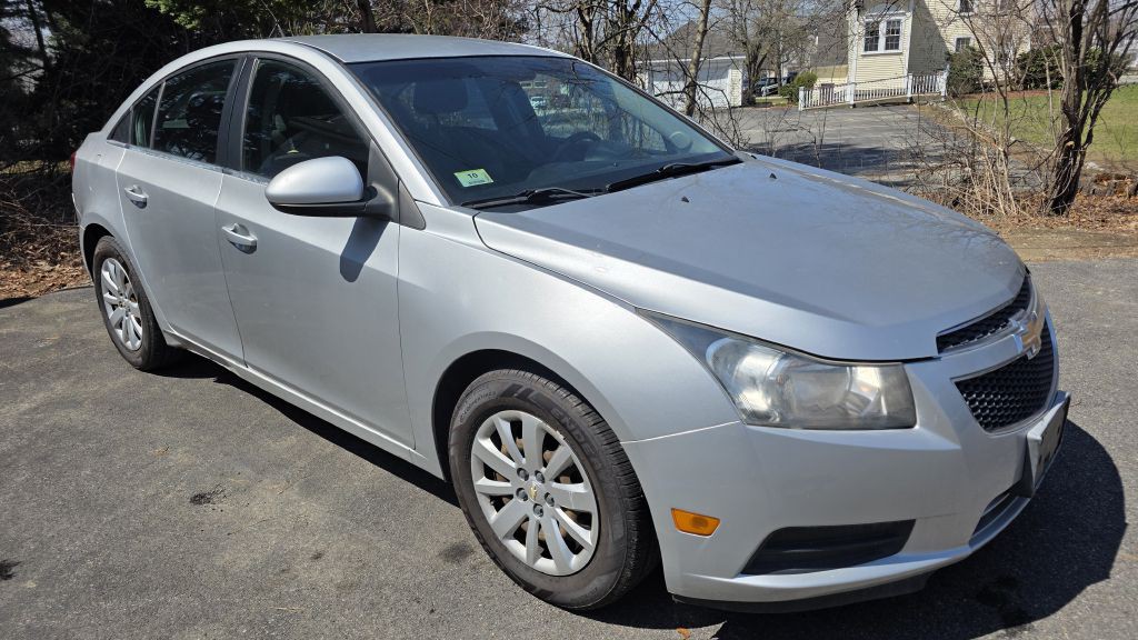 2011 Chevrolet Cruze Image 1