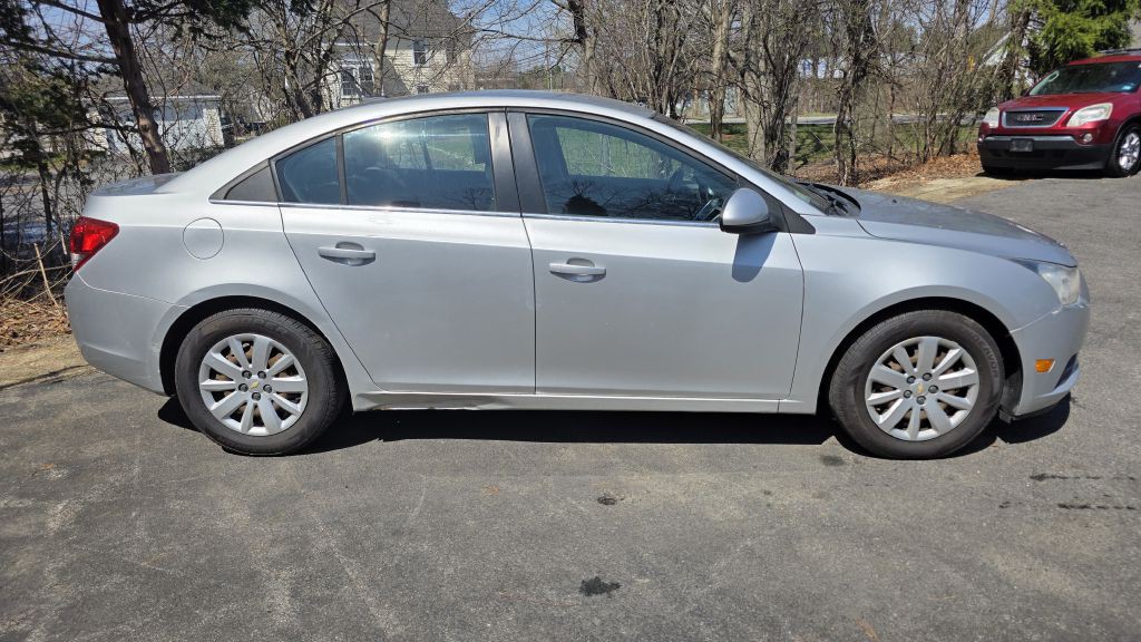 2011 Chevrolet Cruze Image 3