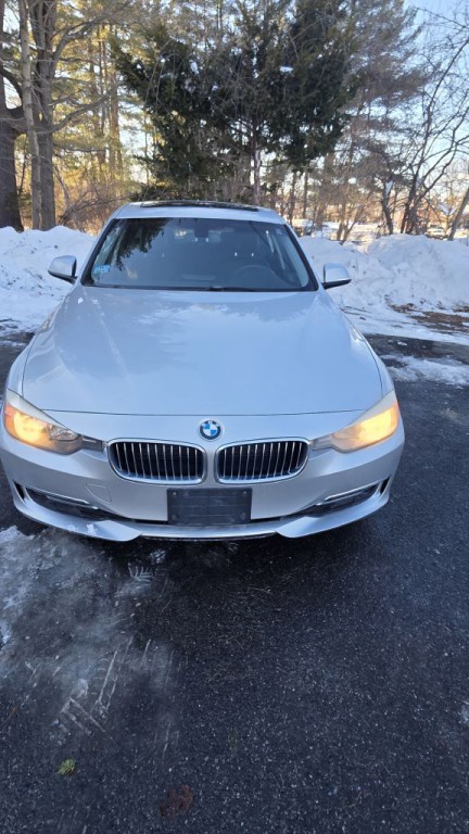 2013 BMW 3 Series Image 2