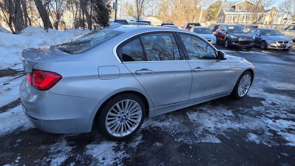 2013 BMW 3 Series Image 4