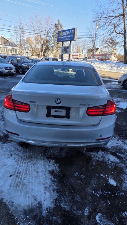 2013 BMW 3 Series Image 5