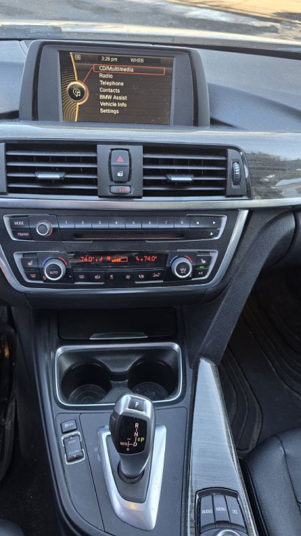 2013 BMW 3 Series Image 9