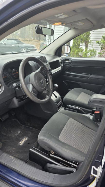 2014 Jeep Compass Image 9