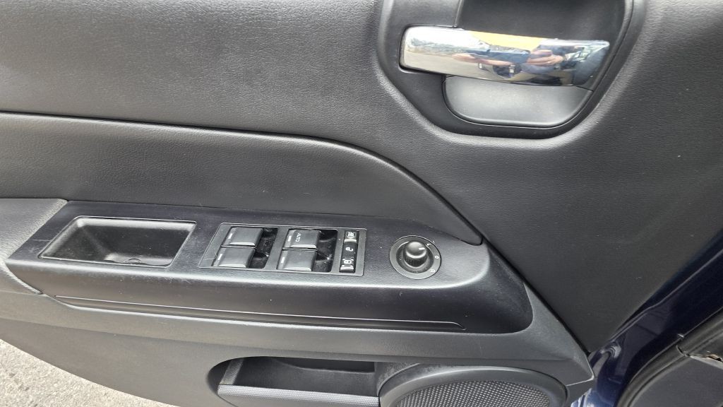 2014 Jeep Compass Image 17