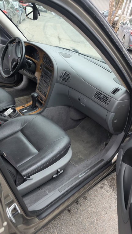 2002 Saab 9-5 Image 12