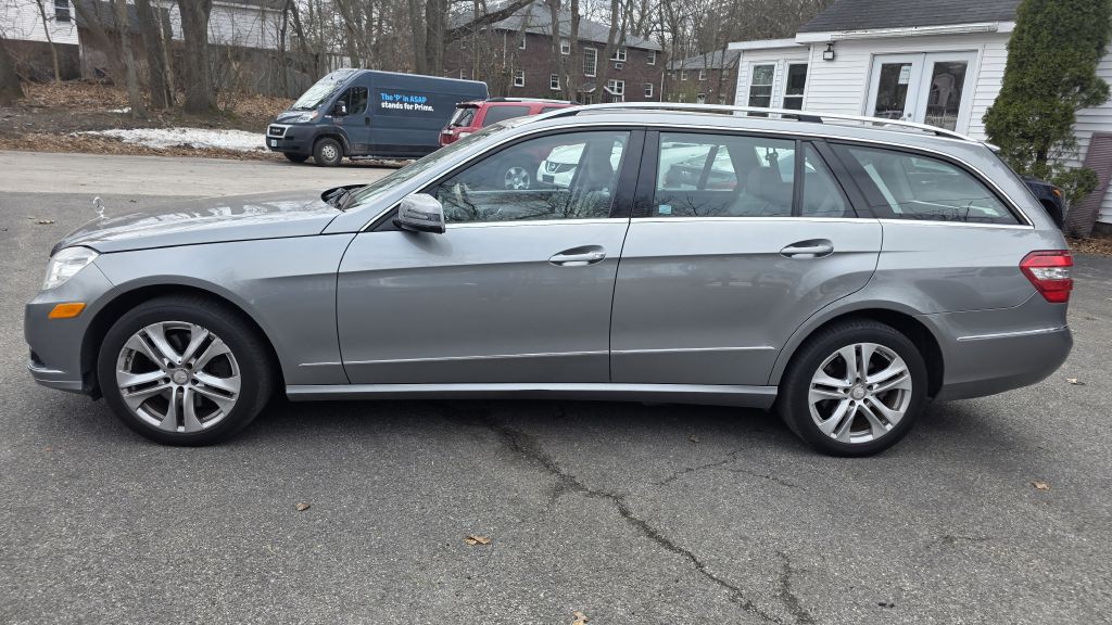 2011 Mercedes-Benz E-Class Image 3