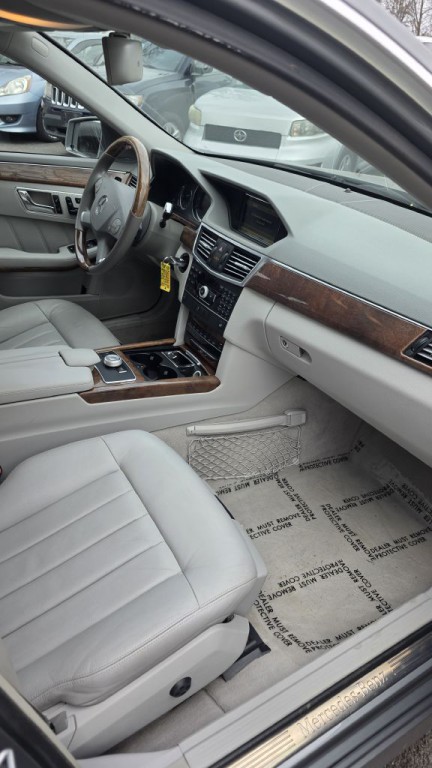 2011 Mercedes-Benz E-Class Image 14